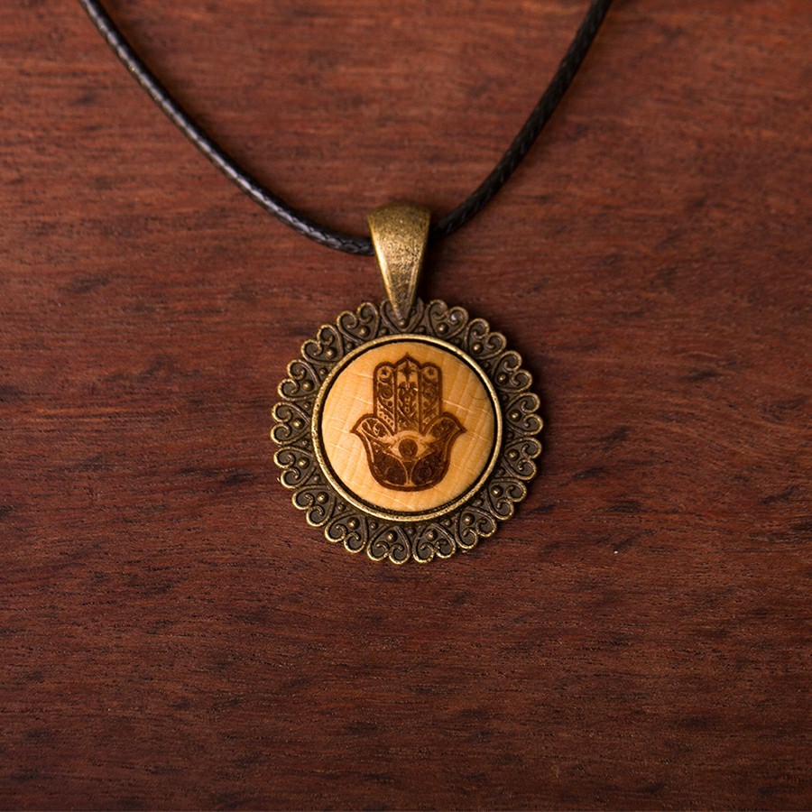 Hand der Fatima Kette Holzschmuck aus Naturholz