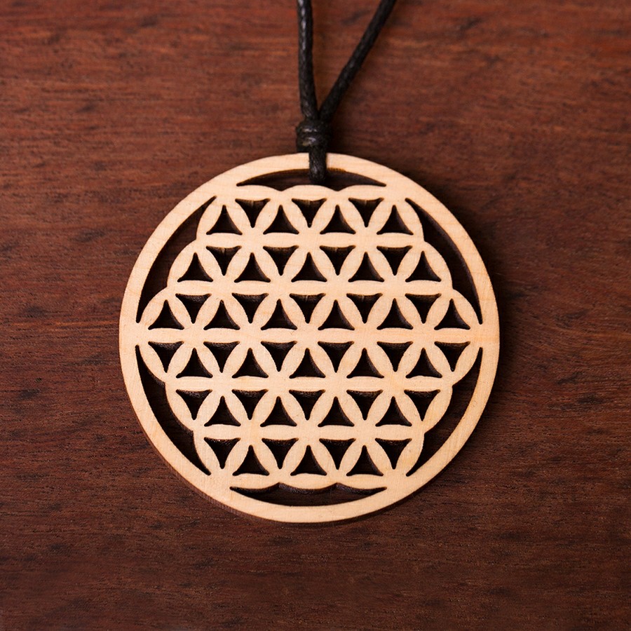 Blume des Lebens ausgeschnitten Zirbe Kette Holzschmuck aus Naturholz