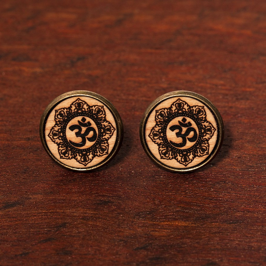 Om Flower Ohrstecker Holzschmuck aus Naturholz