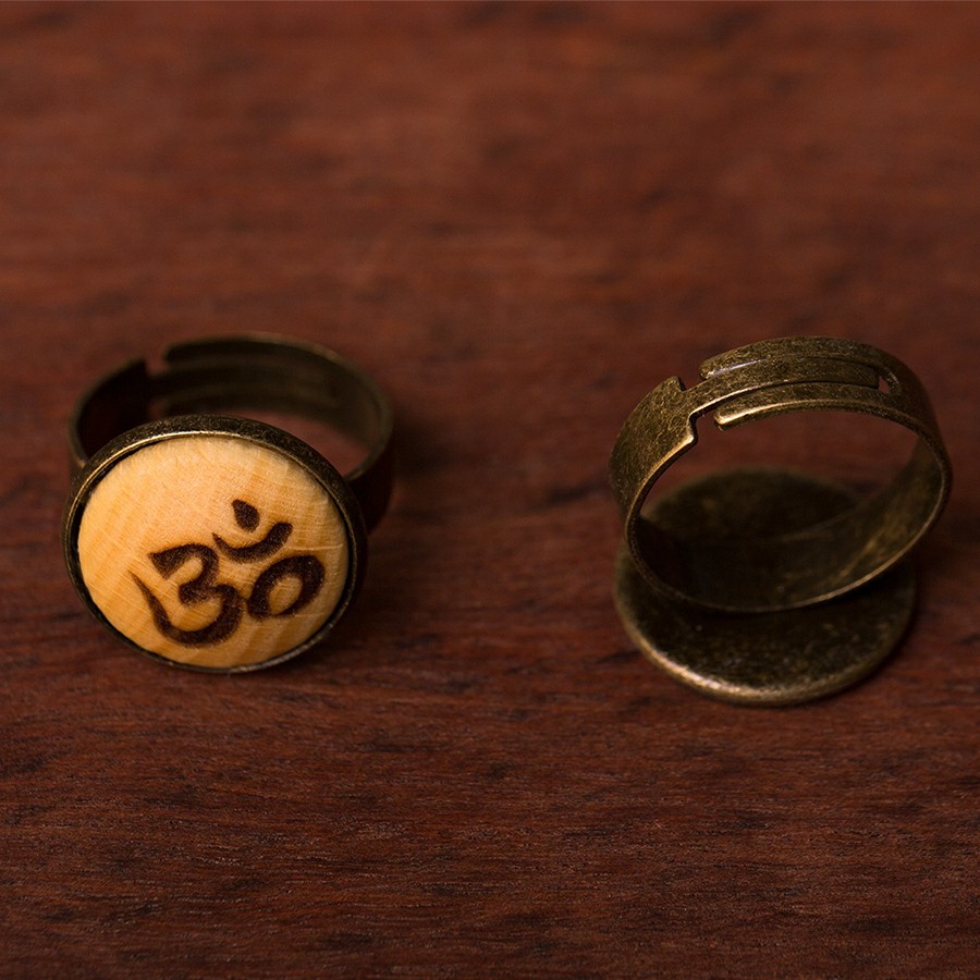 Om Ring Holzschmuck aus Naturholz