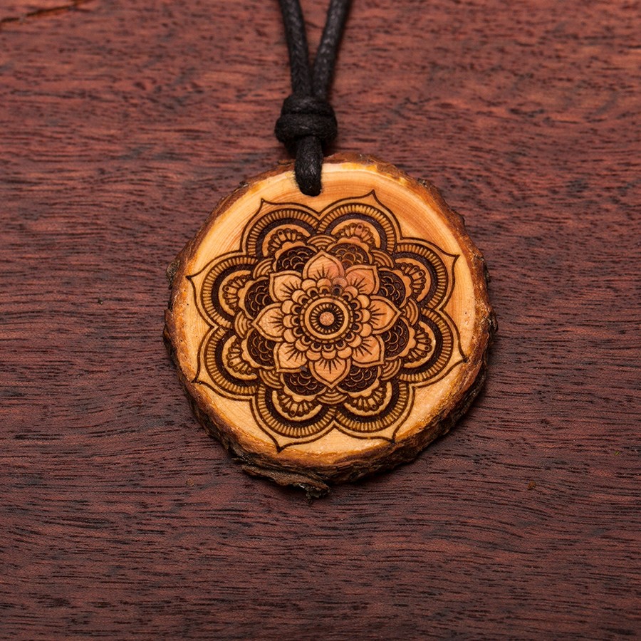 Mandala Blume Kette Holzschmuck aus Naturholz