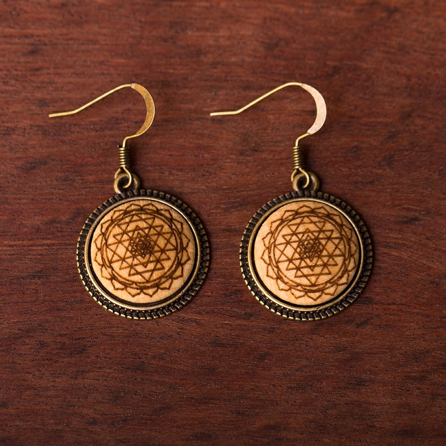 Sri Yantra Ohrringe Holzschmuck aus Naturholz