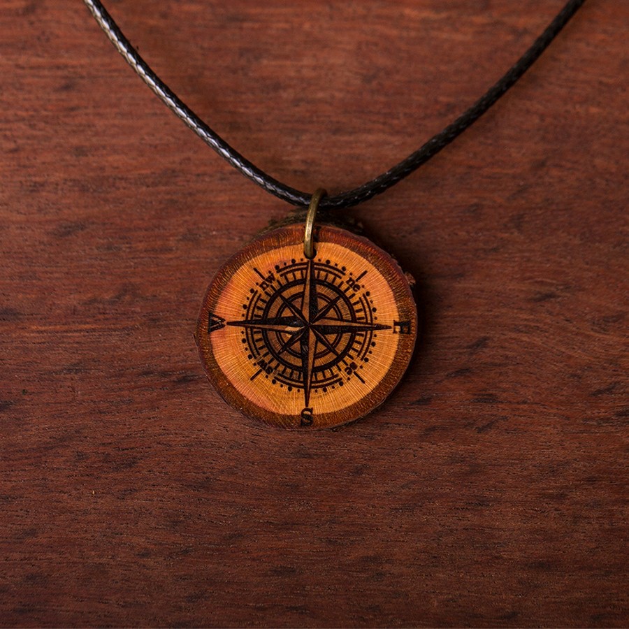 Kompass Kette Holzschmuck aus Naturholz