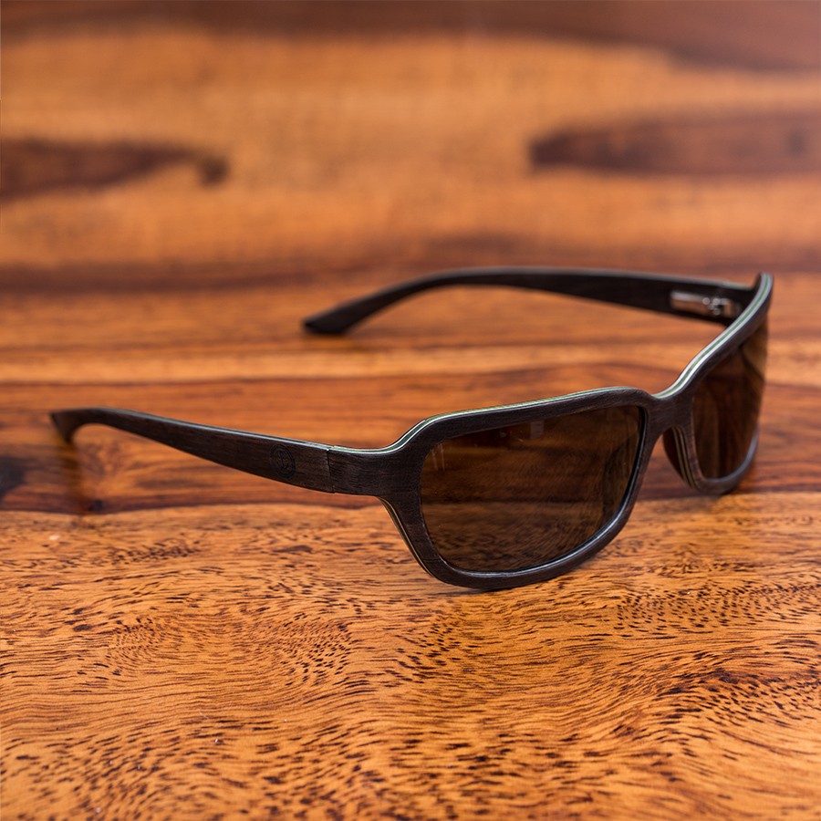 Sporty Black Lifestyle Sonnenbrille aus Holz von Davy Jones