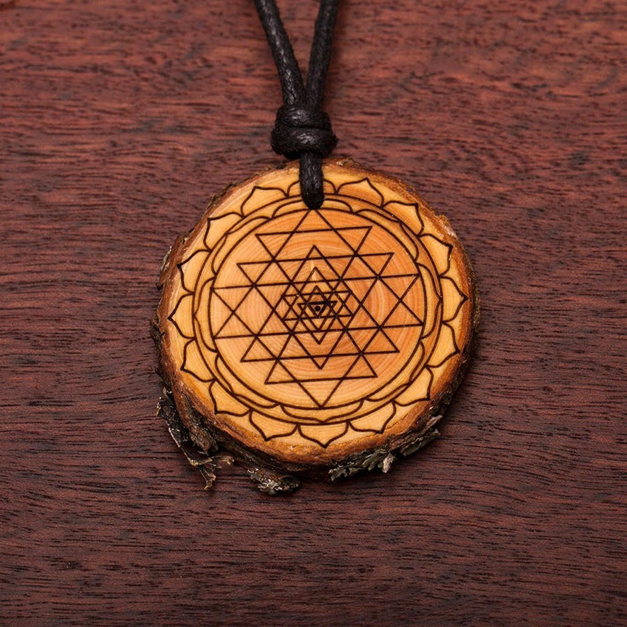 Sri Yantra Kette Holzschmuck aus Naturholz