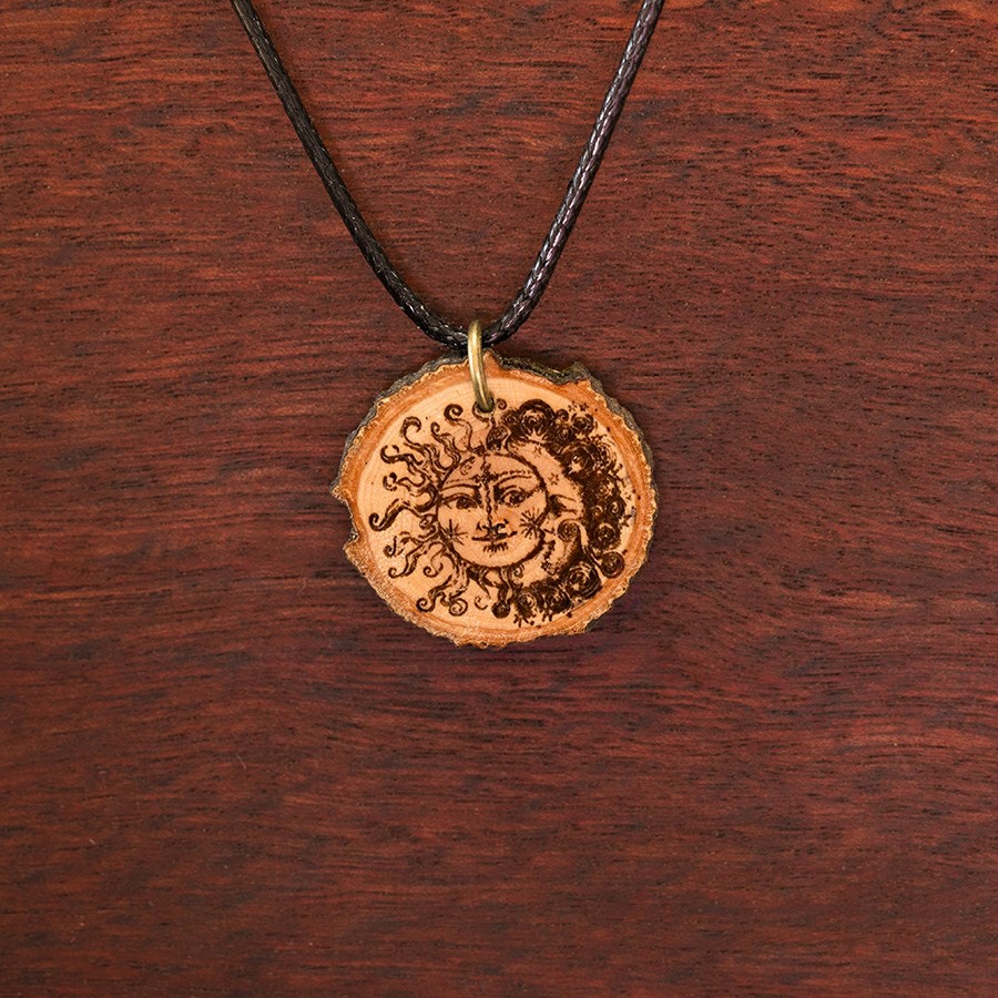 Handgefertigter Holzanhänger Amulett Holz Wood Sonne Kettenanhänger Halskette