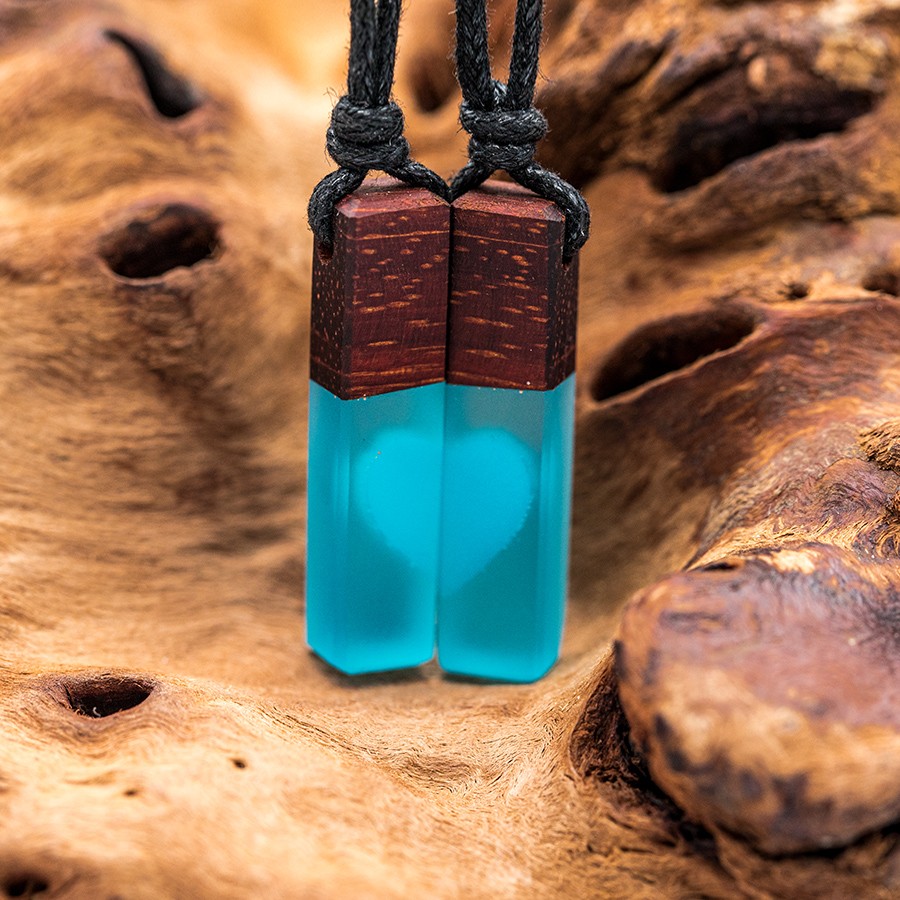Epoxid Herzpärchen Holz Kristall aus Holz und Harz / Resin, Schmuck / Halsketten