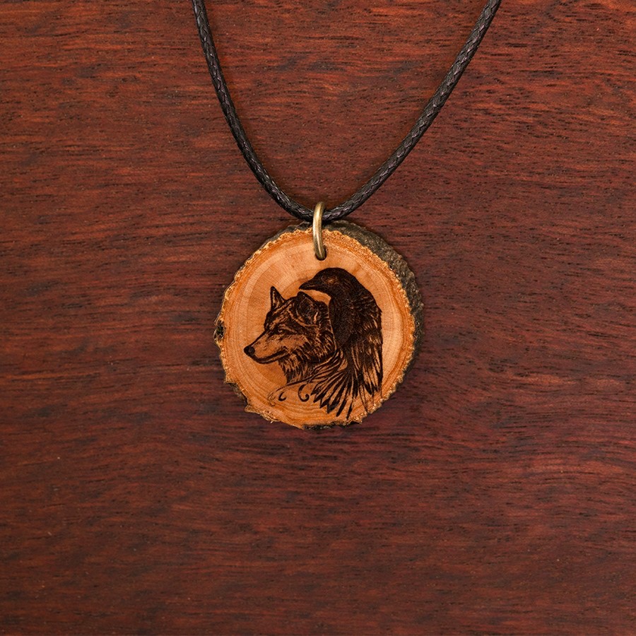 Wolf und Rabe Kette Holzschmuck aus Naturholz