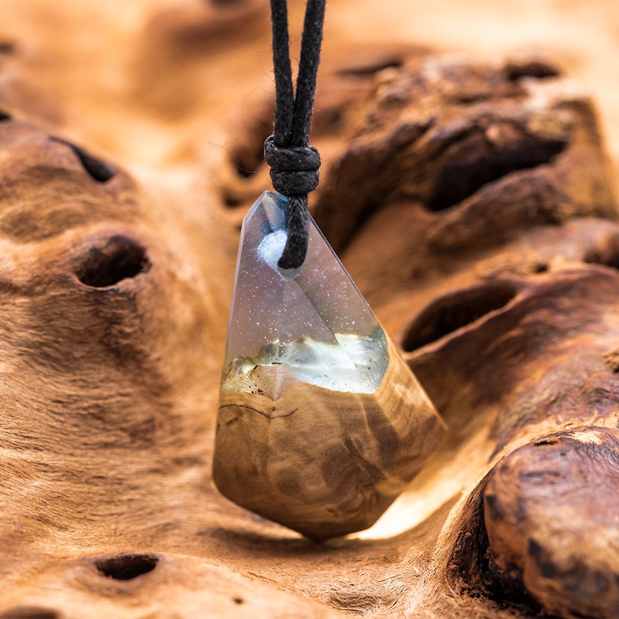 Epoxid Kristall 3408 Holz Kristall aus Holz und Harz / Resin, Schmuck / Halsketten