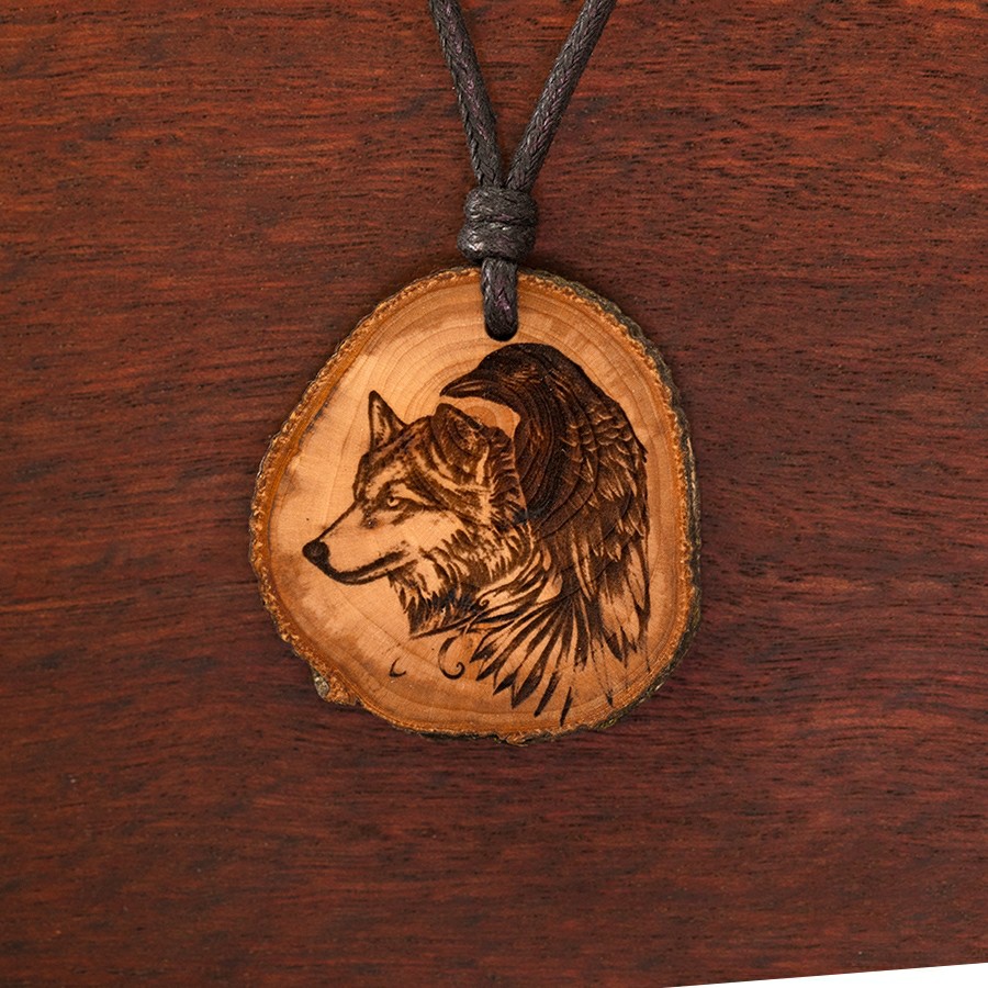 Wolf und Rabe Kette Holzschmuck aus Naturholz