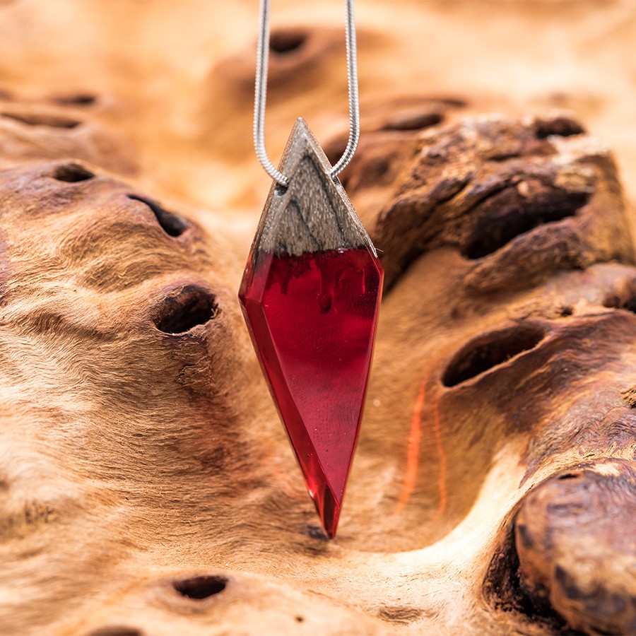 Epoxid Kristall Red Holz Kristall aus Holz und Harz / Resin, Schmuck / Halsketten