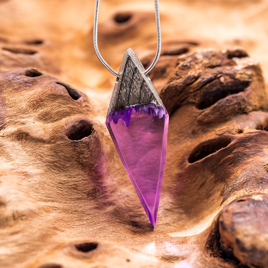 Epoxid Kristall Pinklila Holz Kristall aus Holz und Harz / Resin, Schmuck / Halsketten