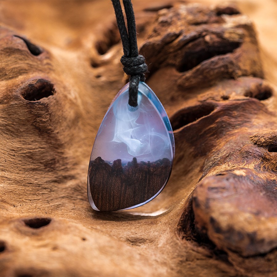 Blue Oval - Epoxid Kristall Holz Kristall aus Holz und Harz / Resin, Schmuck / Halsketten