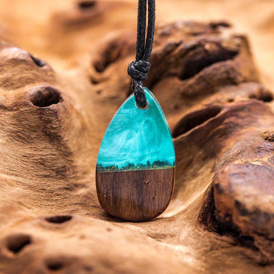 Blue Drop - Epoxid Kristall Holz Kristall aus Holz und Harz / Resin, Schmuck / Halsketten