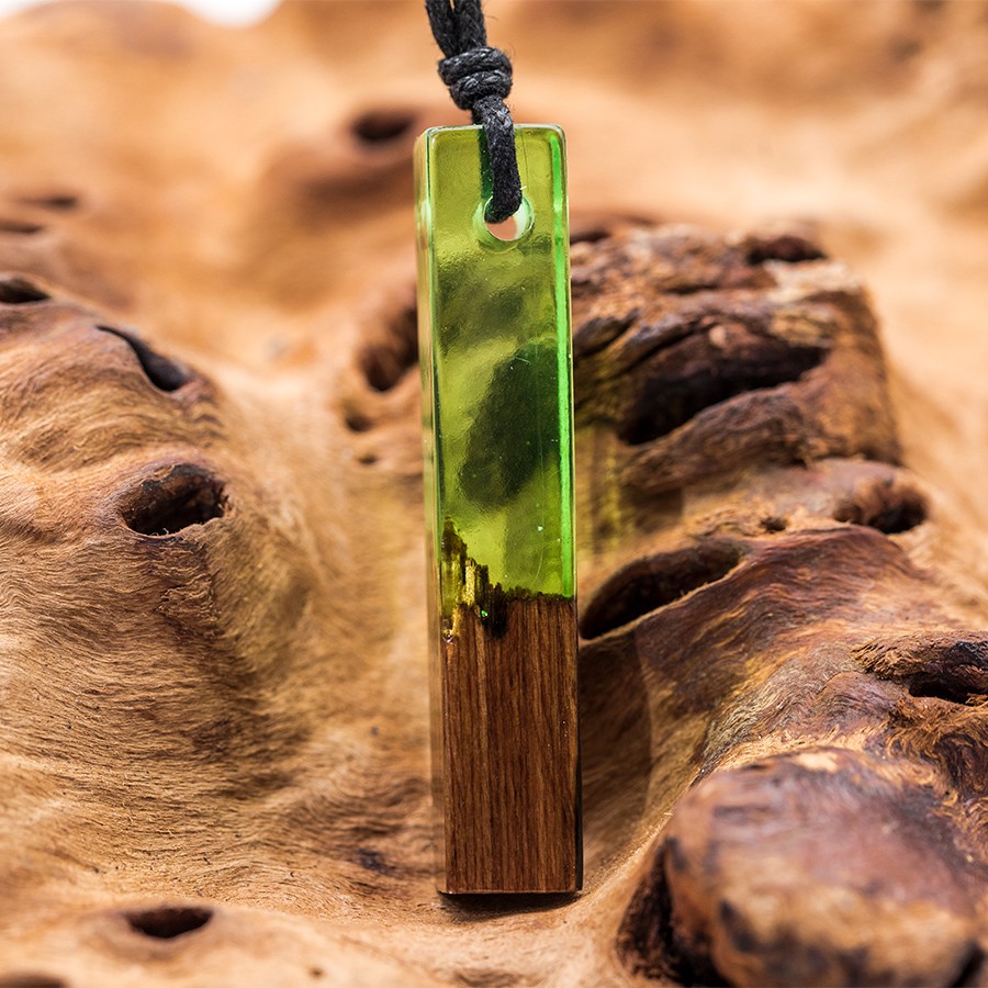 Green Stick - Epoxid Kristall Holz Kristall aus Holz und Harz / Resin, Schmuck / Halsketten