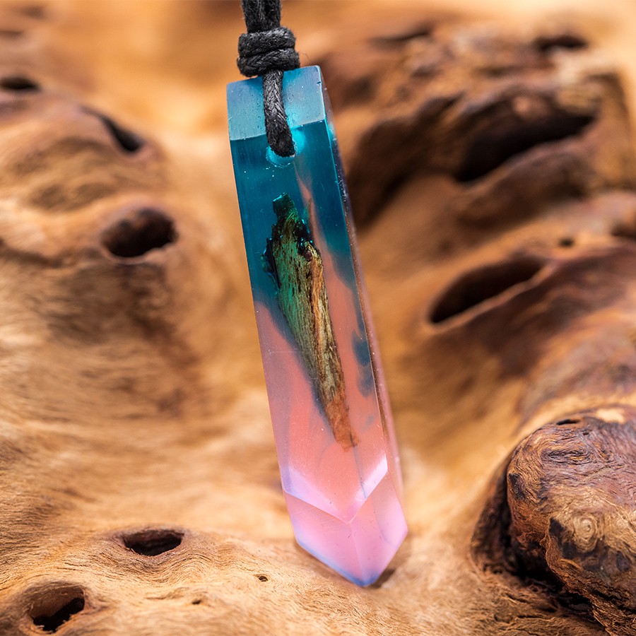 Color Pink Blue - Epoxid Kristall Holz Kristall aus Holz und Harz / Resin, Schmuck / Halsketten