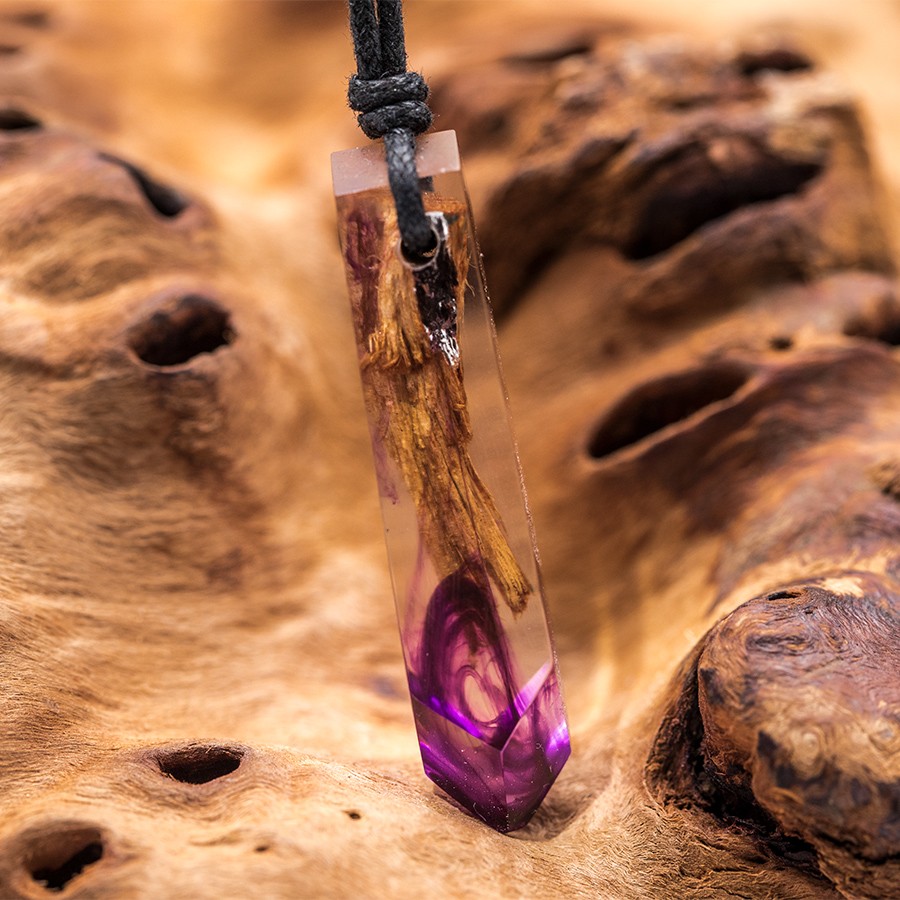 Color Purple - Epoxid Kristall Holz Kristall aus Holz und Harz / Resin, Schmuck / Halsketten
