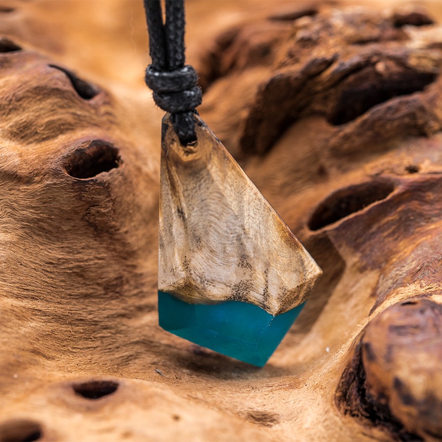 Epoxid Kristall 4027 Holz Kristall aus Holz und Harz / Resin, Schmuck / Halsketten