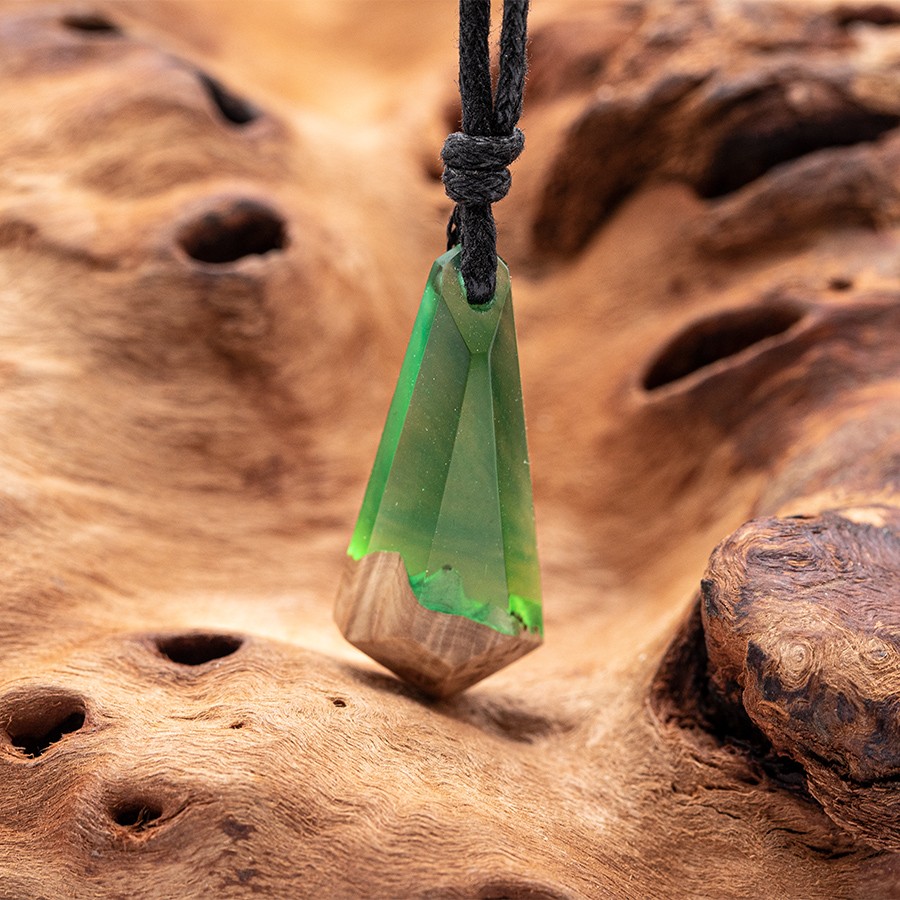 Epoxid Kristall 4078 Holz Kristall aus Holz und Harz / Resin, Schmuck / Halsketten