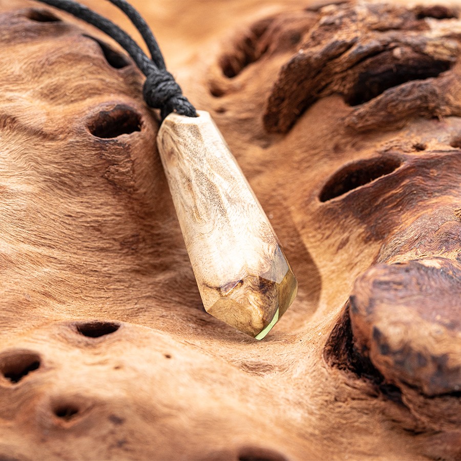 Epoxid Kristall 4119 Holz Kristall aus Holz und Harz / Resin, Schmuck / Halsketten