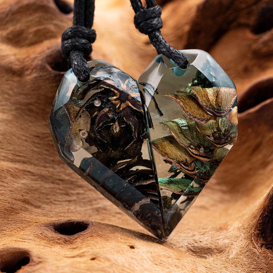 Epoxid Herzkristallpärchen Zapfen Hellblau Holz Kristall aus Holz und Harz / Resin, Schmuck / Halsketten