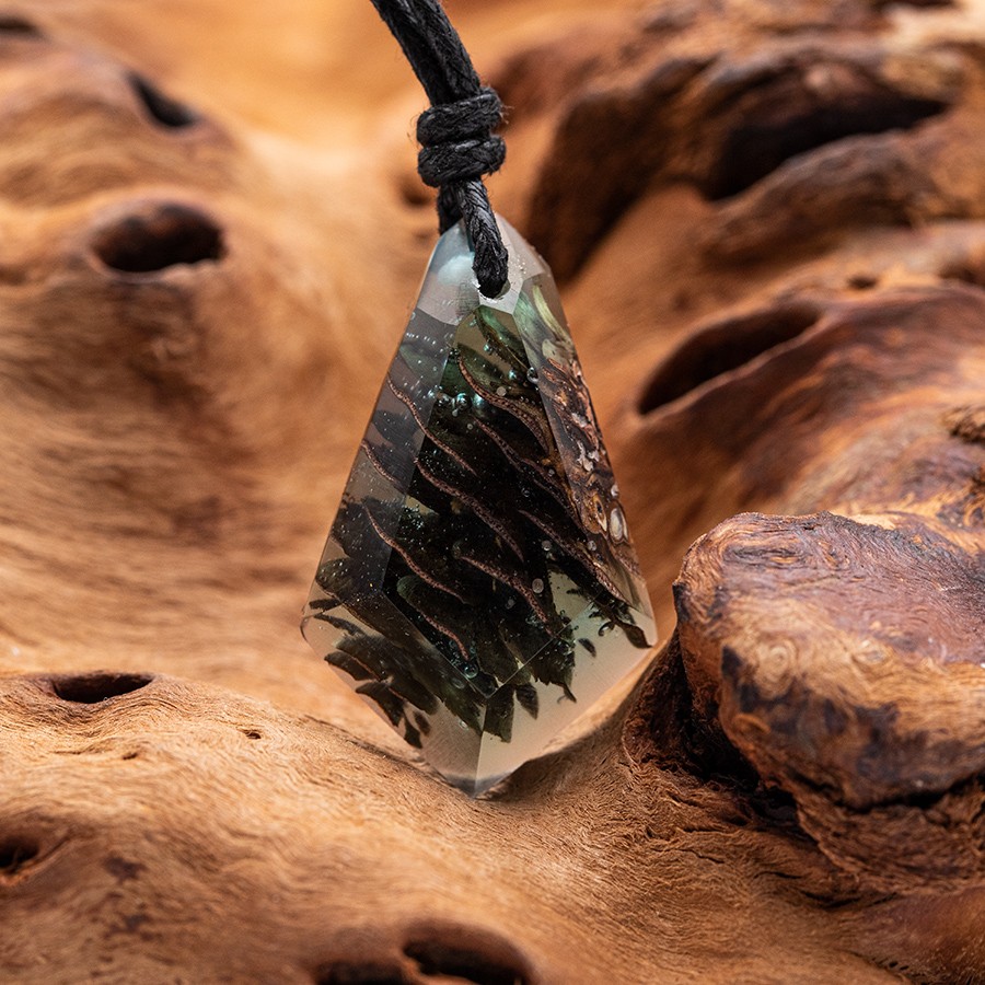 Epoxid Kristall 4205 Holz Kristall aus Holz und Harz / Resin, Schmuck / Halsketten
