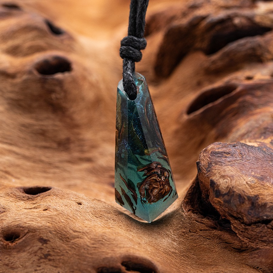 Epoxid Kristall 4206 Holz Kristall aus Holz und Harz / Resin, Schmuck / Halsketten