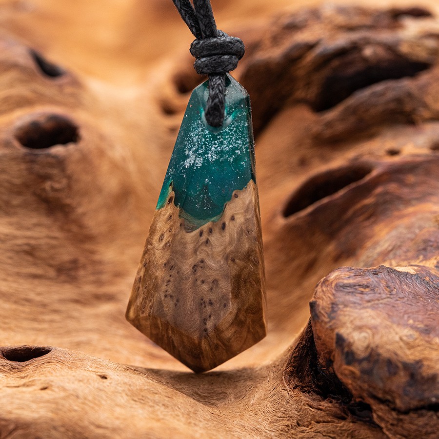 Epoxid Kristall 4319 Holz Kristall aus Holz und Harz / Resin, Schmuck / Halsketten