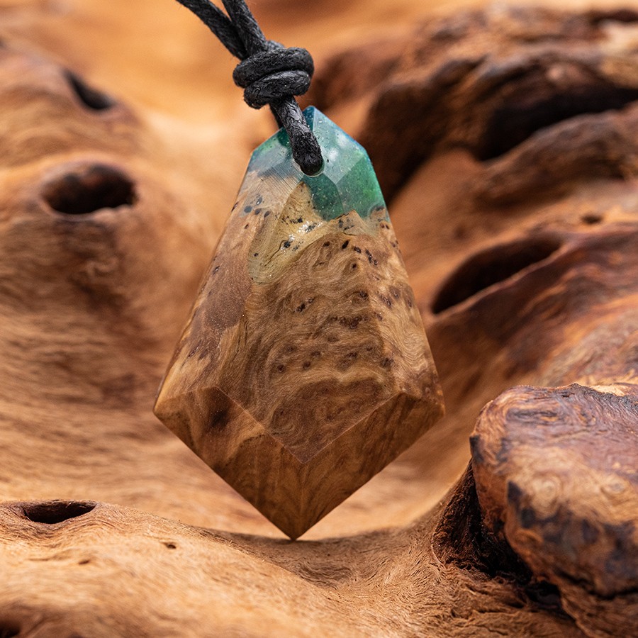 Epoxid Kristall 4337 Holz Kristall aus Holz und Harz / Resin, Schmuck / Halsketten