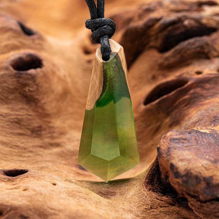 Epoxid Kristall 4342 Holz Kristall aus Holz und Harz / Resin, Schmuck / Halsketten