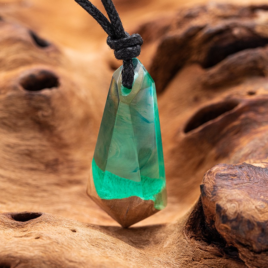 Epoxid Kristall 4376 Holz Kristall aus Holz und Harz / Resin, Schmuck / Halsketten