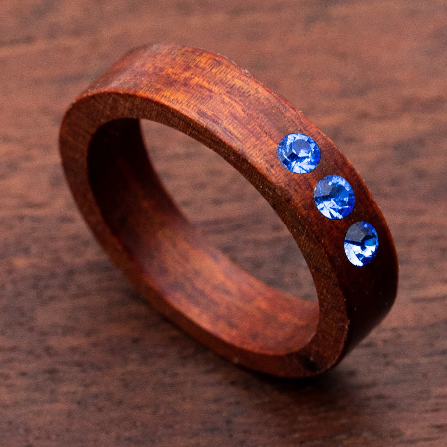 Ring rotbraun mit 3 SWAROVSKI Kristallen Ring Holzschmuck aus Naturholz