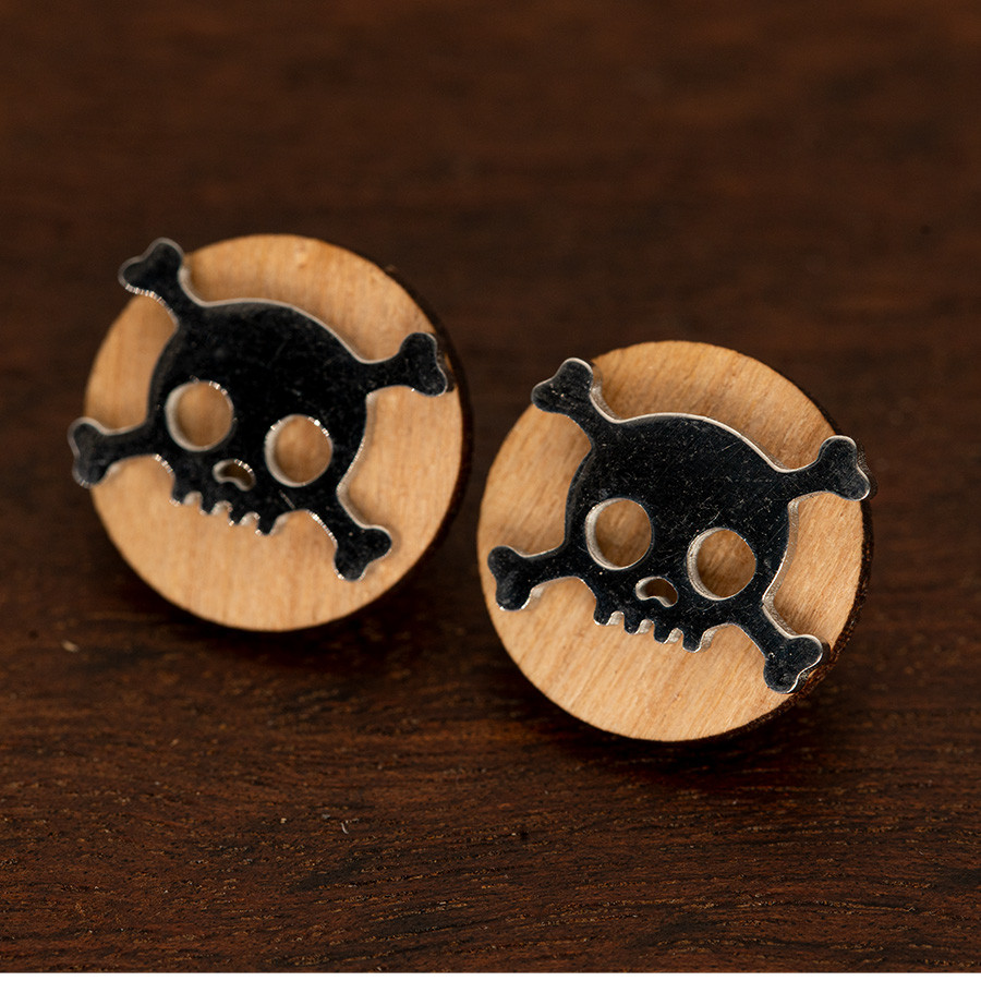 Totenkopf Ohrstecker Holzschmuck aus Naturholz