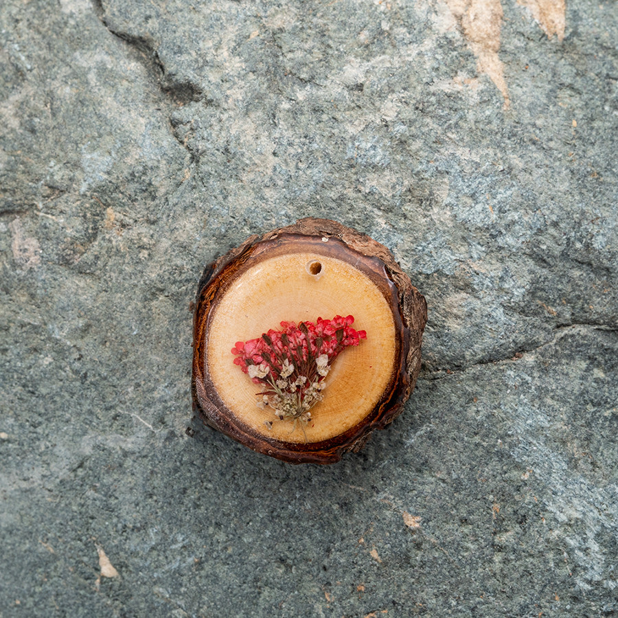 Zirbenblüte 5290 Kette Holzschmuck aus Naturholz
