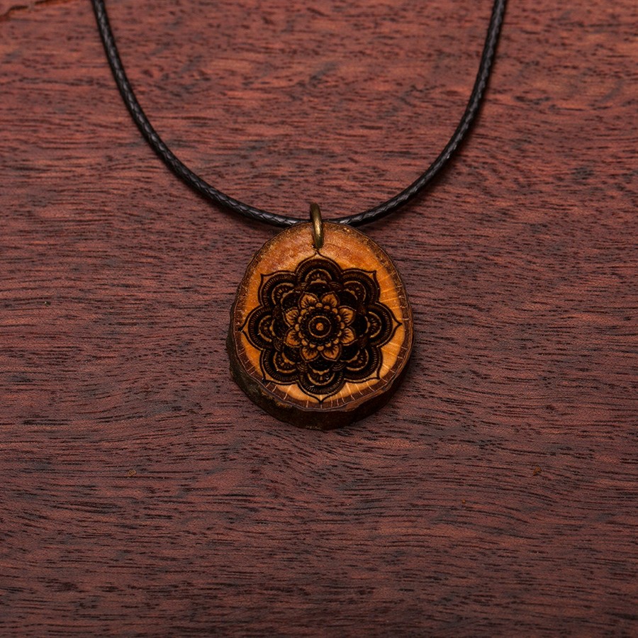 Mandala Blume Kette Holzschmuck aus Naturholz