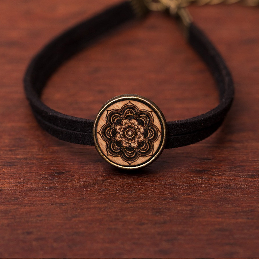 Mandala Blume Armkette Holzschmuck aus Naturholz